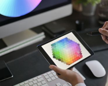 планшет у руках